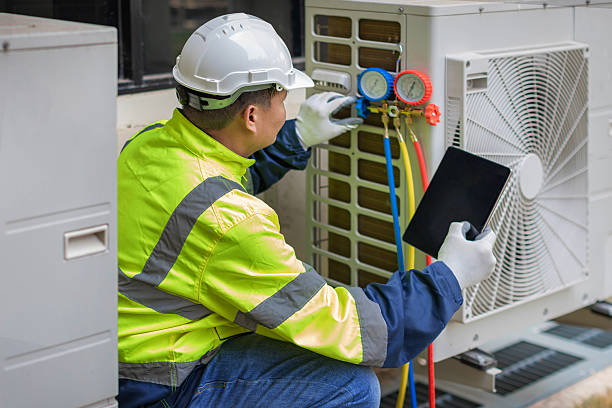Professional Heat Pump Repair technician working in Washington, UT